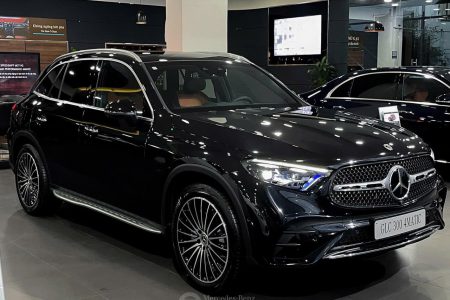 Mercedes-Benz GLC 300 4MATIC Màu Đen Obsidian